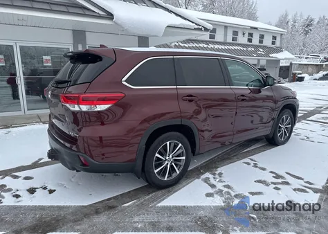 2017 Toyota Highlander Xle z USA, uszkodzony, nr VIN 5TDJZRFHXHS449349